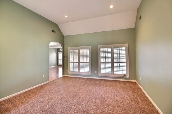Building Photo - 1325 Rain Hollow Cir E