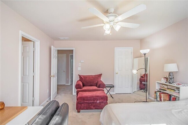 Building Photo - 2218 Landing Walk Dr