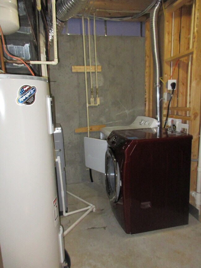 Building Photo - 469 Rolkin Rd