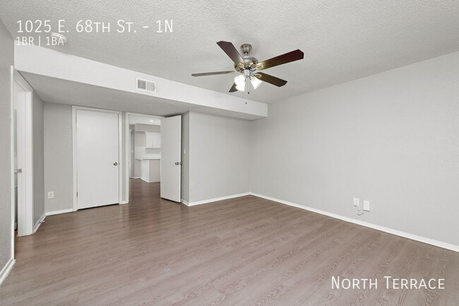 Building Photo - 1025 E 68th St