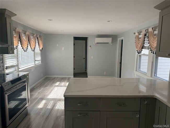 Building Photo - 10 Hillside Terrace