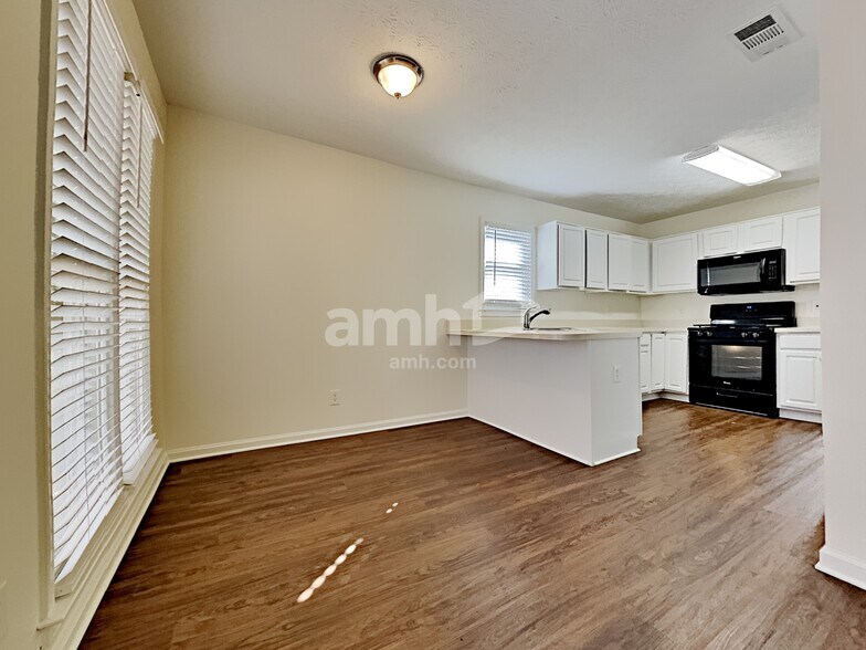 Building Photo - 893 Wellsley Ct