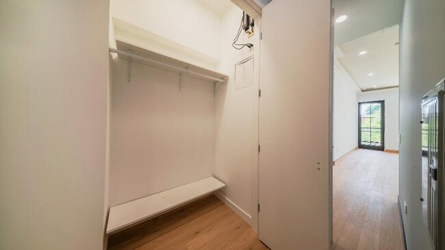 Building Photo - 2024 W Irving Park Rd