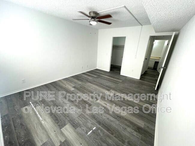 Building Photo - 1405 E Vegas Valley Dr