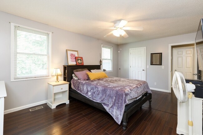 Building Photo - 905 Preston Ct