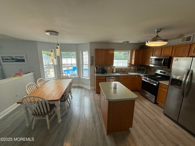 Building Photo - 209 Academy Ln