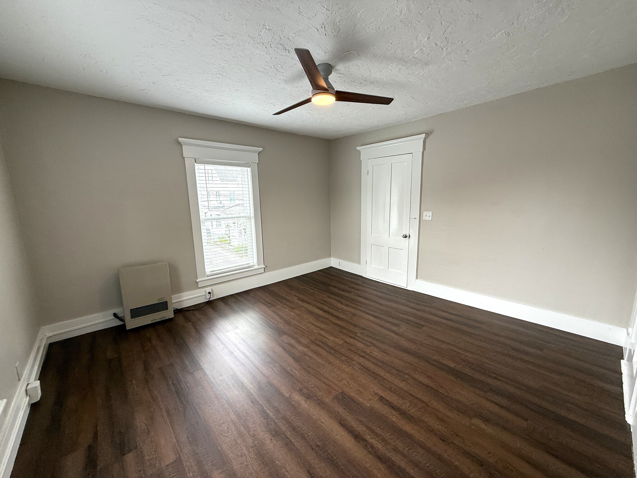 Bedroom 3 (primary) - 111 S State St
