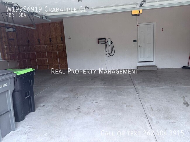 Building Photo - W199S6919 Crabapple Ct
