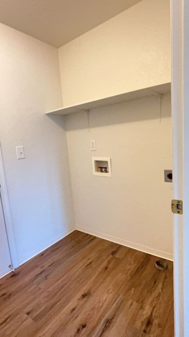 Building Photo - 3 Bedroom 2 Bath Home with a 2 Car Attache...