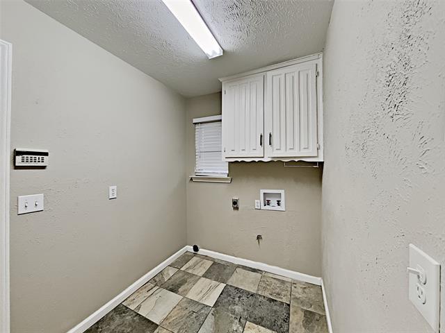 Building Photo - 2412 Flagstone Dr