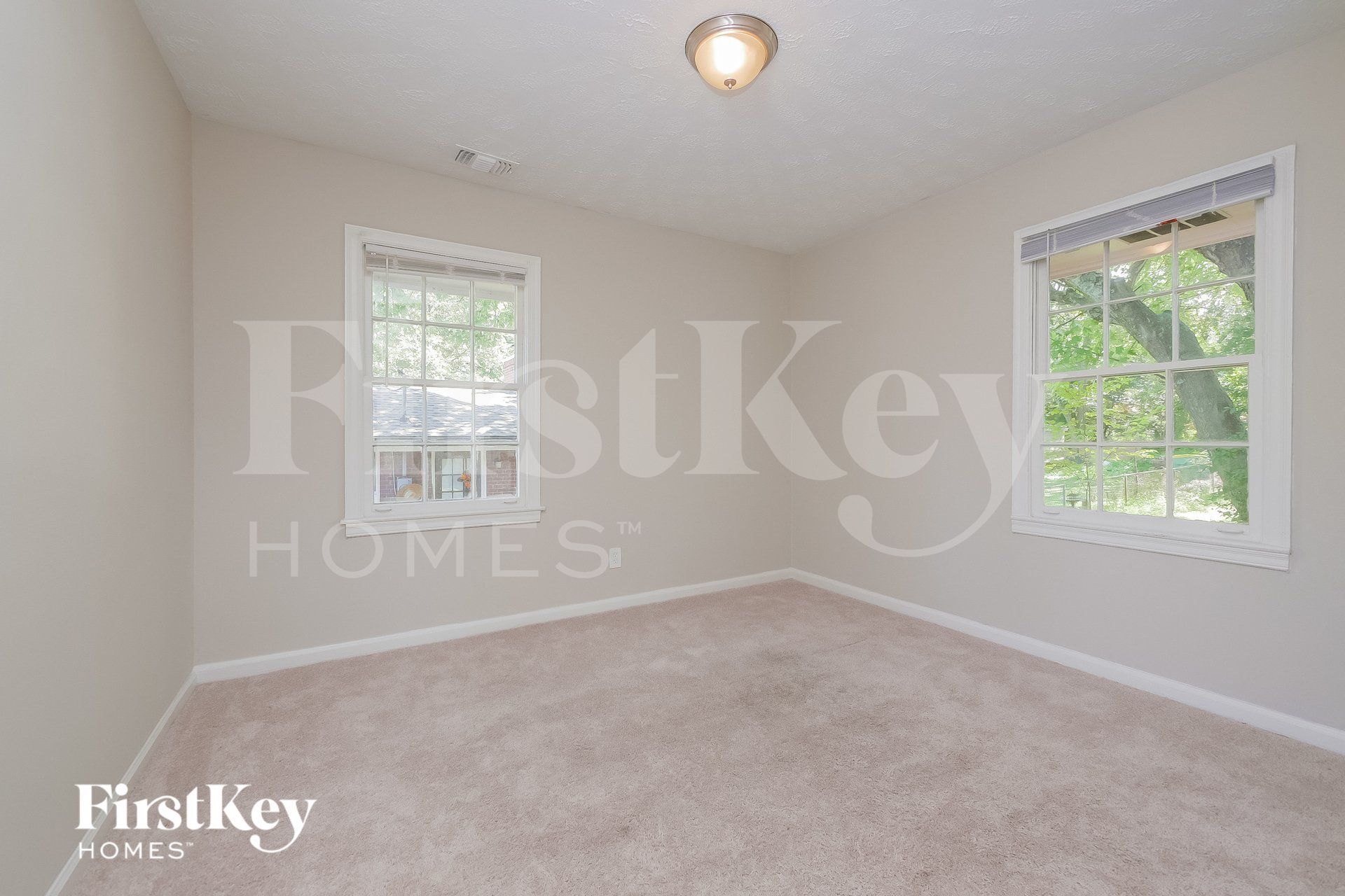 Building Photo - 873 White Oak Dr