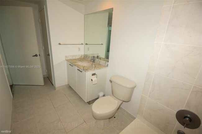 Building Photo - 1 br, 1 bath Condo - 951 Brickell Ave Apt ...