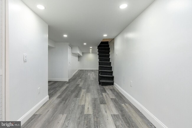 Building Photo - 2102 S Opal St