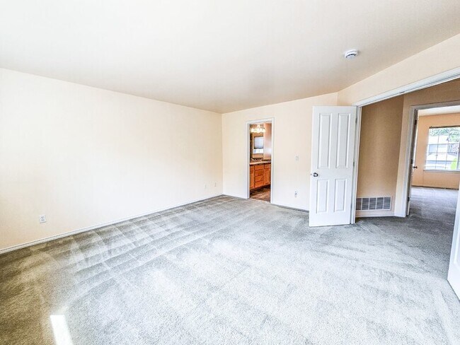 Building Photo - 4424 239th Pl SE