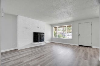 Building Photo - Shenandoah Gardens