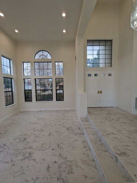 Building Photo - 42057 Parkmont Dr
