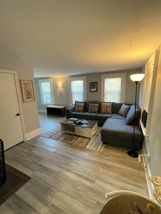 Building Photo - 87 Howe St