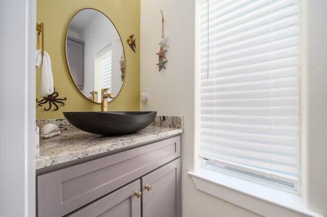 Building Photo - 456 Paradise Pointe Dr