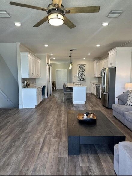 Building Photo - 1249 Savona Dr