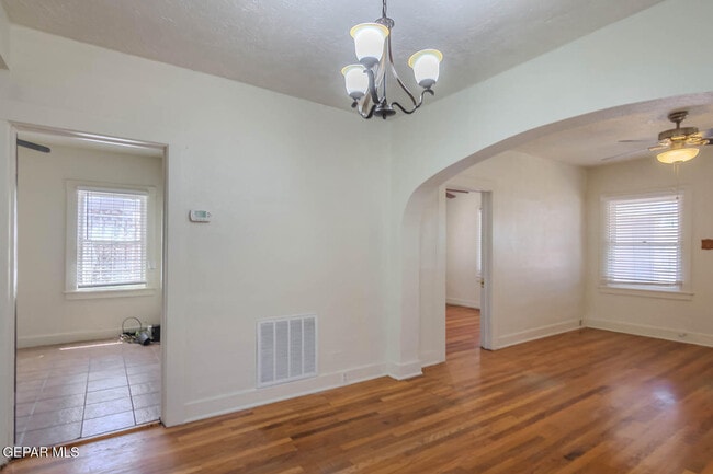Building Photo - 3611 Yandell Dr