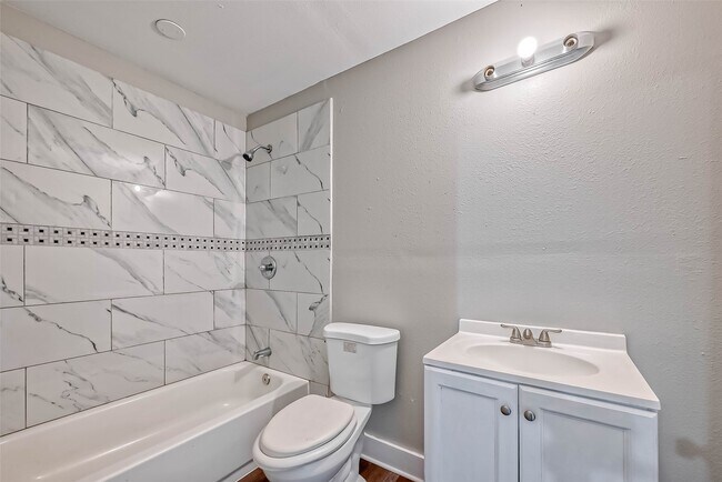 Building Photo - 5606 Elm Spring Dr