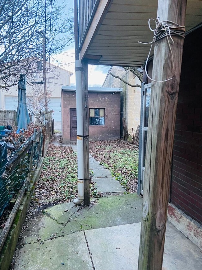 Building Photo - 3 Bedroom House, Garage-York City SD