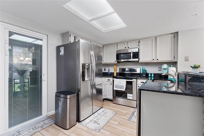 Building Photo - 2304 Fletchers Point Cir