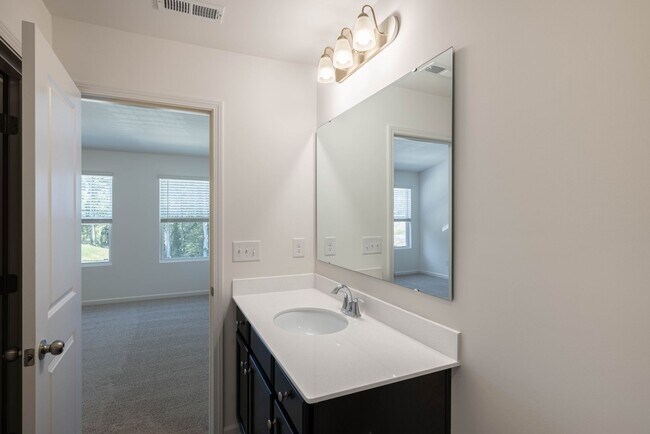 Building Photo - NOVEMBER SPECIAL - 2 Bedroom Townhome in L...
