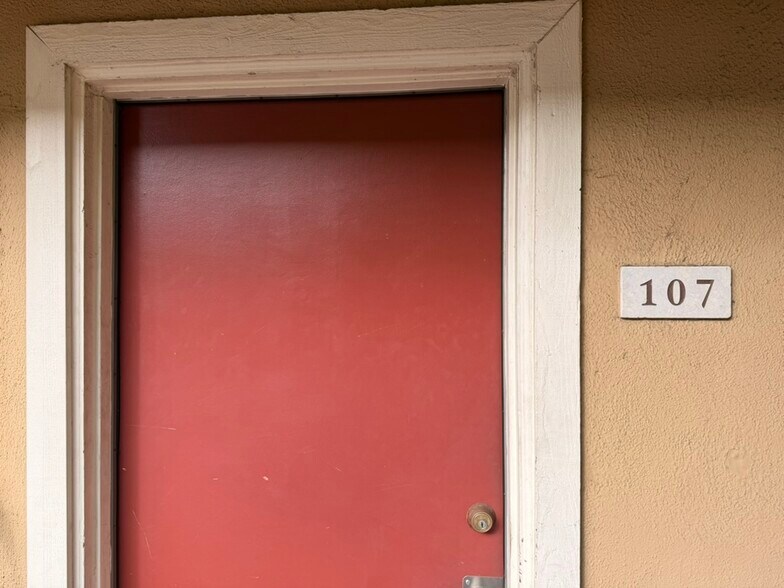 Building Photo - 970 Palm Avenue