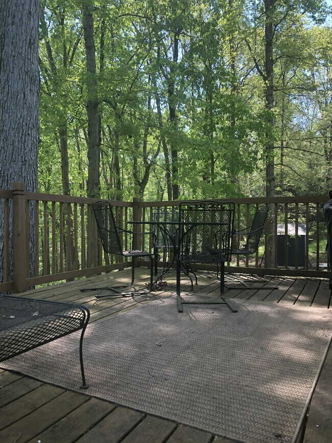 Building Photo - 1070 Acorn Ct
