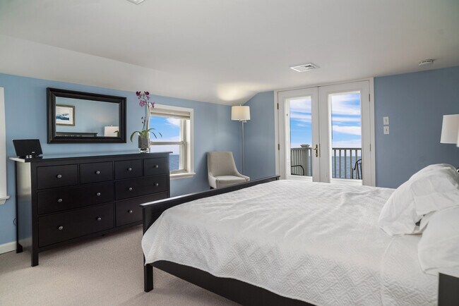 Building Photo - 43 Soundview Ave