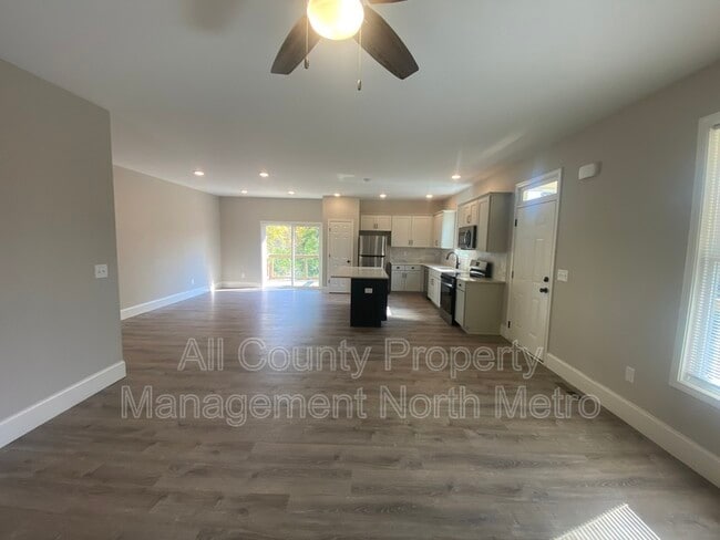 Building Photo - 5390 Valley Dr