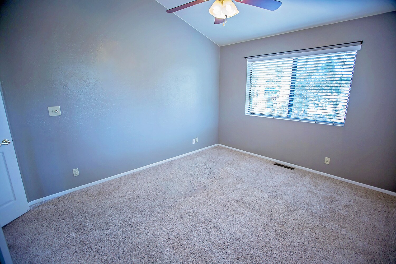 Building Photo - 2562 N Fox Run Dr