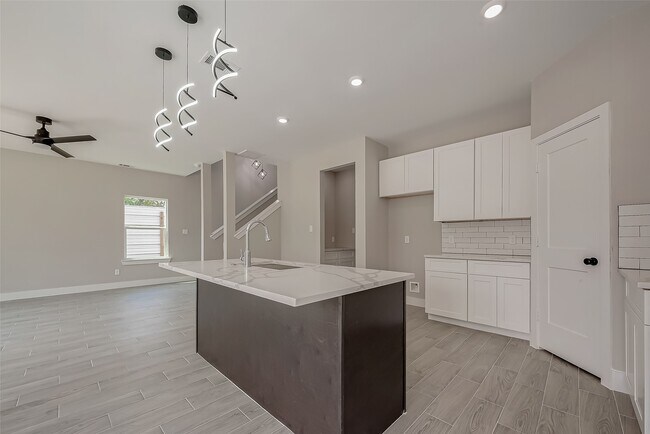 Building Photo - 8128 Chateau St