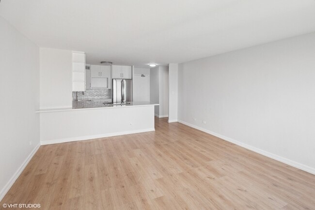 Building Photo - 3100 N Lake Shore Dr