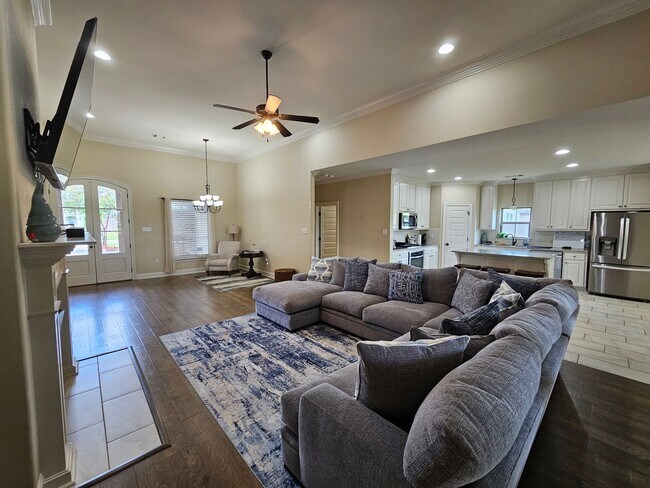 Building Photo - 43283 Pond View Dr