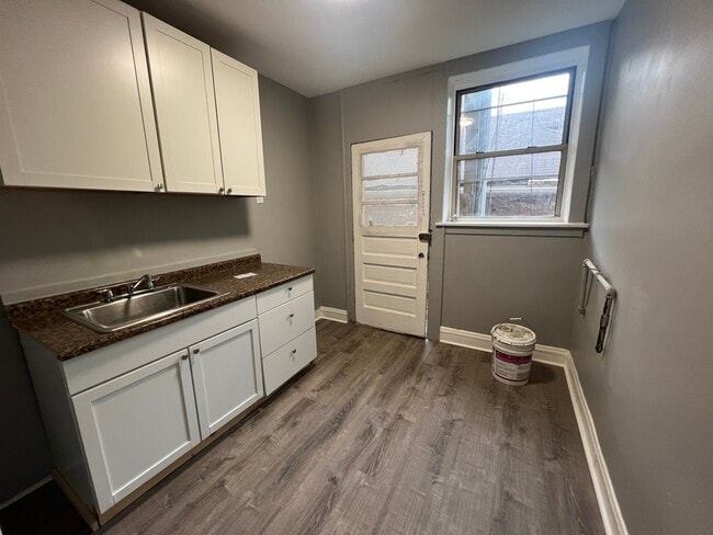 Building Photo - 1256 W 83rd St