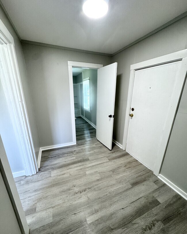 Building Photo - 105 Trail Dr