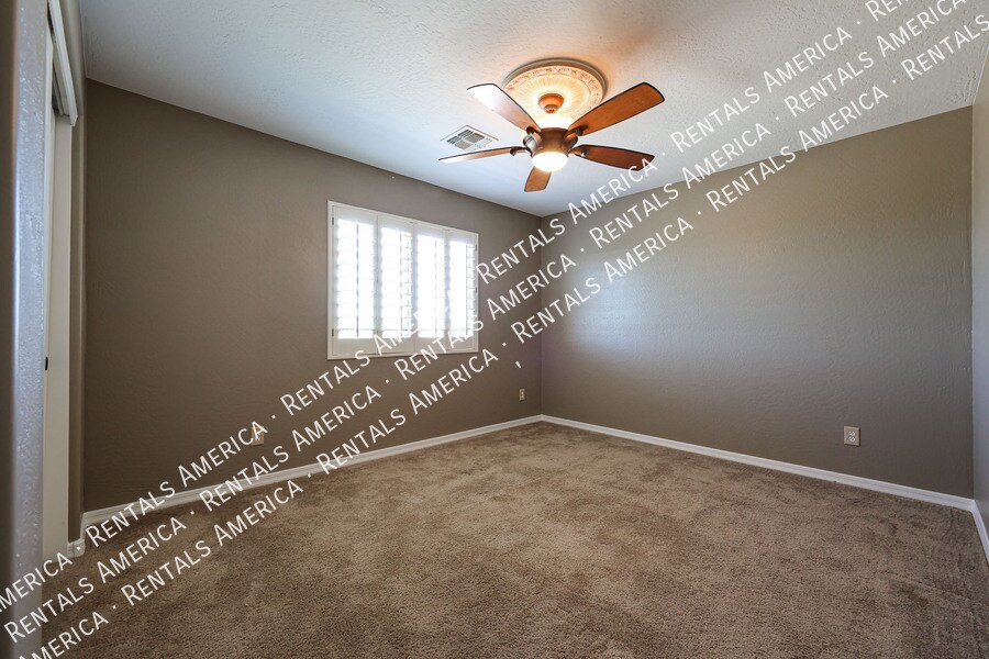 Building Photo - 26462 N 165th Dr