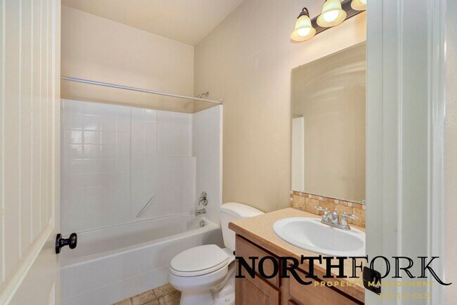 Building Photo - Low Maintenance Craftsman Home in Nampa