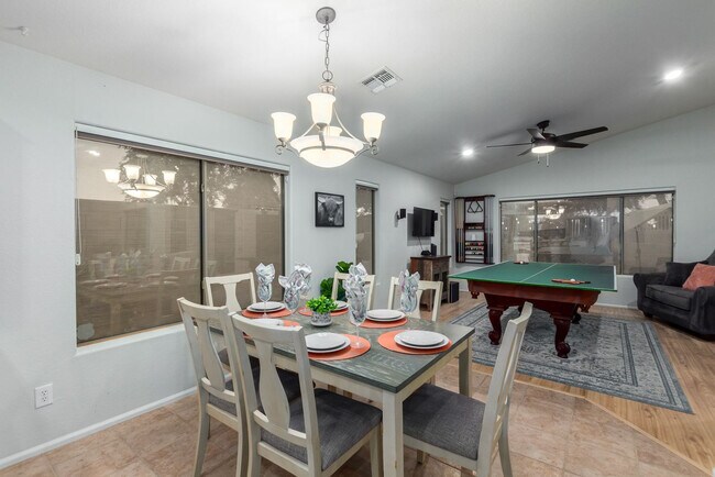 Building Photo - 214 N 165th Dr