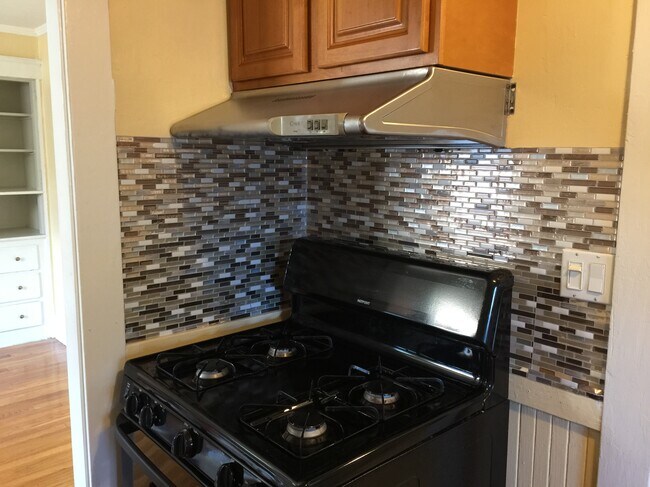 Building Photo - 259 Billings St