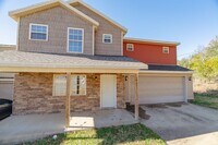 Building Photo - 4 Bedroom 2.5 Bath Townhome near Centennial Park!