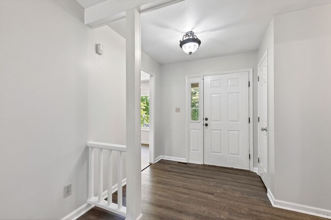 Building Photo - Charming Brick Ranch-Style Cul-de-Sac Home in Garner!