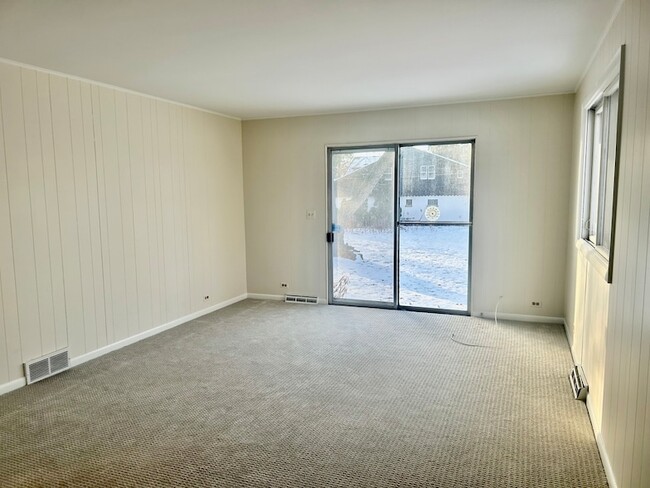 Building Photo - 609 Loomis St