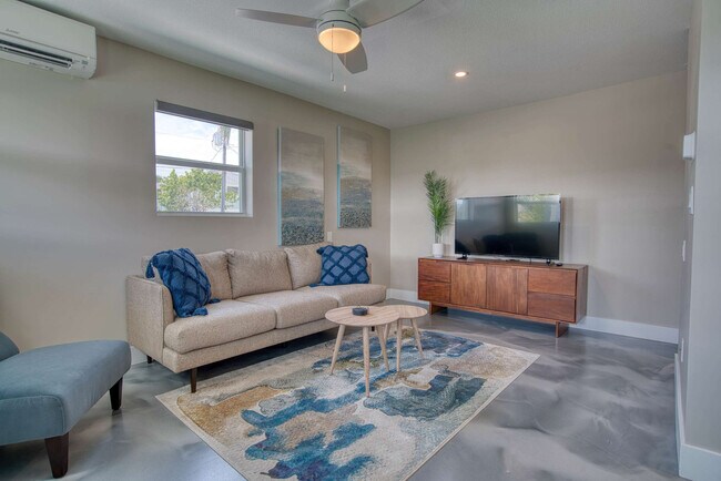 Building Photo - 126 Mango St