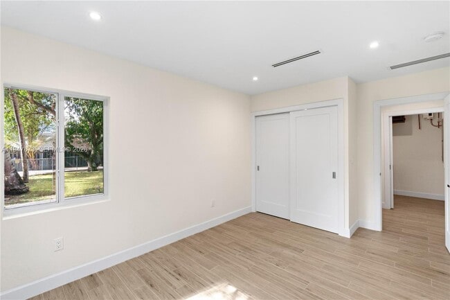 Building Photo - 251 NE 44th St