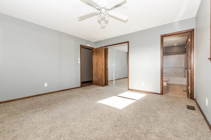 Building Photo - 5400 Beam Lake Dr