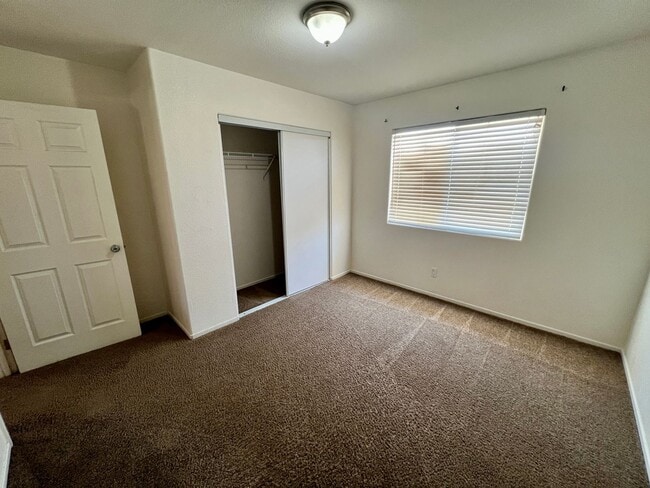 Building Photo - 73428 Sunnyvale Dr
