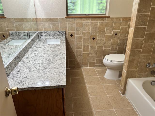 Building Photo - 2730 King Cole Dr